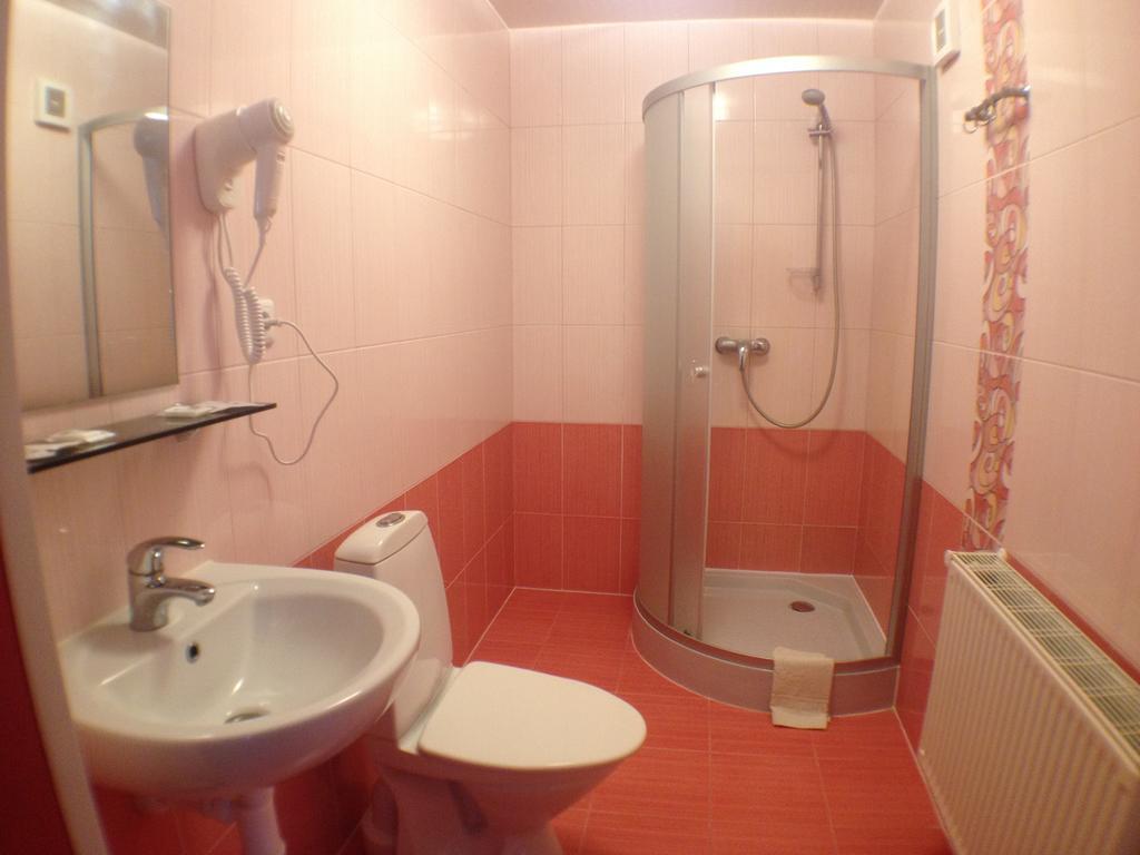 Motelis Bu-Bu Pļaviņas エクステリア 写真
