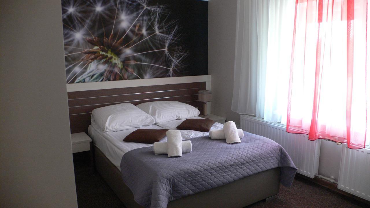 Motelis Bu-Bu Pļaviņas エクステリア 写真